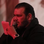 کسم علیست در  آن لحظه که می‌گویم