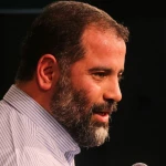 وسط میدون صدا اومده الهی مادر بمیره