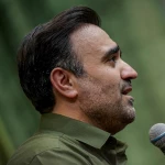 اومد یه خط سیاه کشید