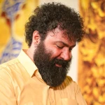 زیر خیمه‌ی حضرت زهرا، همه واسه‌ی فرج دعا کنیم