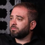 اومدم با گریه با زاری، تو هنوزم وسط بازاری
