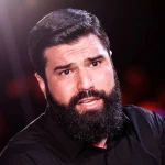 به روی سینه‌ی عاشق مدال حضرت حیدر