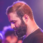 زیر پات کعبه می‌لرزه